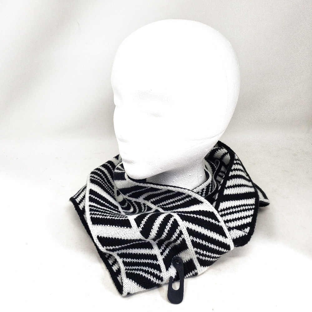 NWT Igloos | Black White Pattern Winter Cowl Scarf